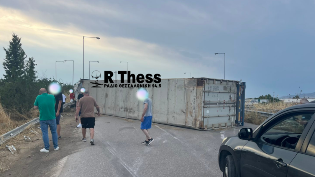 Ανετράπη νταλίκα στην Εθνική Οδό Αθηνών-Θεσσαλονίκης, απεγκλωβίστηκε ο οδηγός Ανετράπη-νταλίκα-στην-Εθνική-Οδό-Αθηνών-Θεσσαλονίκης,-απεγκλωβίστηκε-ο-οδηγός
