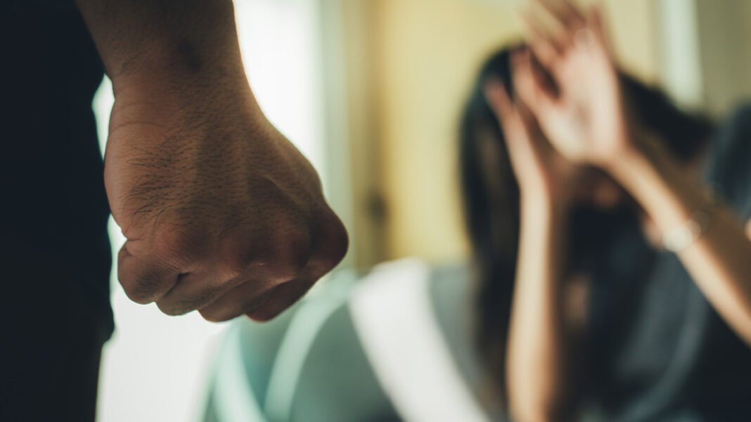 Καταδικάστηκε 27χρονος στο Βόλο για ξυλοδαρμό της συζύγου του μπροστά στο 4χρονο παιδί τους Καταδικάστηκε-27χρονος-στο-Βόλο-για-ξυλοδαρμό-της-συζύγου-του-μπροστά-στο-4χρονο-παιδί-τους