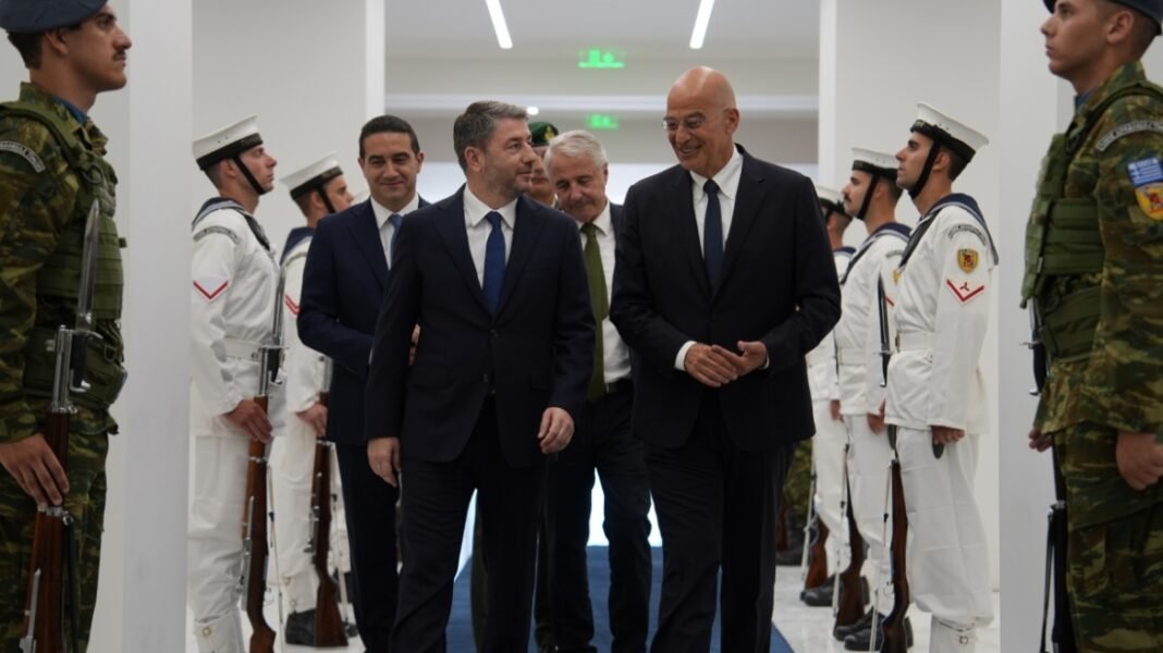 Συνάντηση Δένδια – Ανδρουλάκη: Τα θέματα Άμυνας δεν είναι ιδιοκτησία καμίας κυβέρνησης ή κόμματος, είπε ο υπουργός Συνάντηση Δένδια – Ανδρουλάκη: Τα θέματα Άμυνας δεν είναι ιδιοκτησία καμίας κυβέρνησης ή κόμματος, είπε ο υπουργός