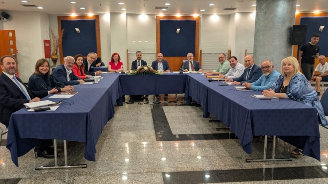 Ολομέλεια Δικηγορικών Συλλόγων: Να καταργηθούν άμεσα οι διατάξεις της ΚΥΑ για τη μετανάστευση Ολομέλεια-Δικηγορικών-Συλλόγων:-Να-καταργηθούν-άμεσα-οι-διατάξεις-της-ΚΥΑ-για-τη-μετανάστευση