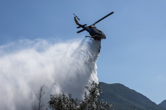 Υπό-μερικό-έλεγχο-η-φωτιά-στους-Νέους-Επιβάτες-Θεσσαλονίκης