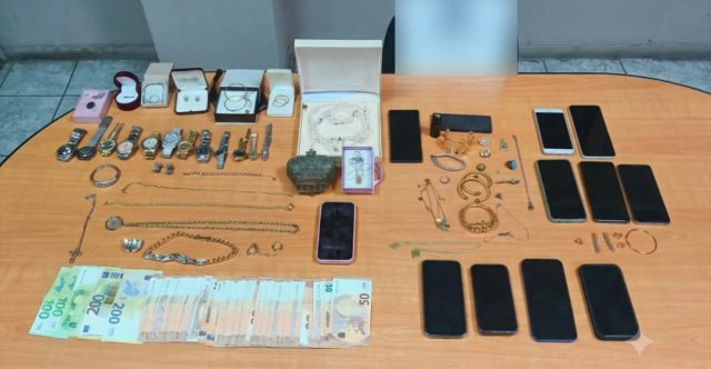 Σπείρα με έδρα στον Άνω Κορυδαλλό και συνεργό στα Άνω Λιόσια «ξάφριζε» κοσμηματοπωλεία στην Αττική: Πώς δρούσαν, 370.000 ευρώ η λεία τους Σπείρα-με-έδρα-στον-Άνω-Κορυδαλλό-και-συνεργό-στα-Άνω-Λιόσια-«ξάφριζε»-κοσμηματοπωλεία-στην-Αττική:-Πώς-δρούσαν,-370.000-ευρώ-η-λεία-τους