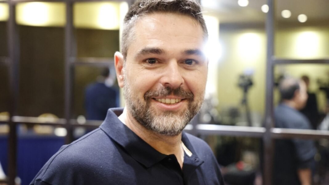 Προς το κόμμα Τσίπρα ο Γιάννης Σαρακιώτης: Το επόμενο διάστημα θα έχουμε νέα προς αυτή την κατεύθυνση Προς το κόμμα Τσίπρα ο Γιάννης Σαρακιώτης: Το επόμενο διάστημα θα έχουμε νέα προς αυτή την κατεύθυνση
