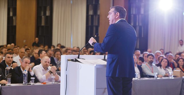 Τρικυμία στην αντιπολίτευση λόγω της ΕΛΑΣ: Ο Αλέξης Τσίπρας γυρίζει την πλάτη στα «ορφανά» του ΣΥΡΙΖΑ Τρικυμία-στην-αντιπολίτευση-λόγω-της-ΕΛΑΣ:-Ο-Αλέξης-Τσίπρας-γυρίζει-την-πλάτη-στα-«ορφανά»-του-ΣΥΡΙΖΑ