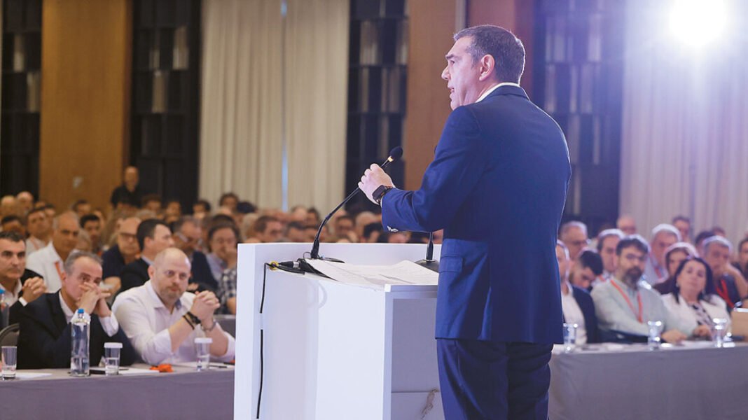 Τρικυμία στην αντιπολίτευση λόγω της ΕΛΑΣ: Ο Αλέξης Τσίπρας γυρίζει την πλάτη στα «ορφανά» του ΣΥΡΙΖΑ Τρικυμία στην αντιπολίτευση λόγω της ΕΛΑΣ: Ο Αλέξης Τσίπρας γυρίζει την πλάτη στα «ορφανά» του ΣΥΡΙΖΑ