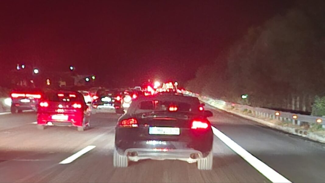 Γολγοθάς η επιστροφή των εκδρομέων του Σαββατοκύριακου: Ατελείωτες ουρές στην Αθηνών – Κορίνθου, δείτε βίντεο Γολγοθάς-η-επιστροφή-των-εκδρομέων-του-Σαββατοκύριακου:-Ατελείωτες-ουρές-στην-Αθηνών-–-Κορίνθου,-δείτε-βίντεο