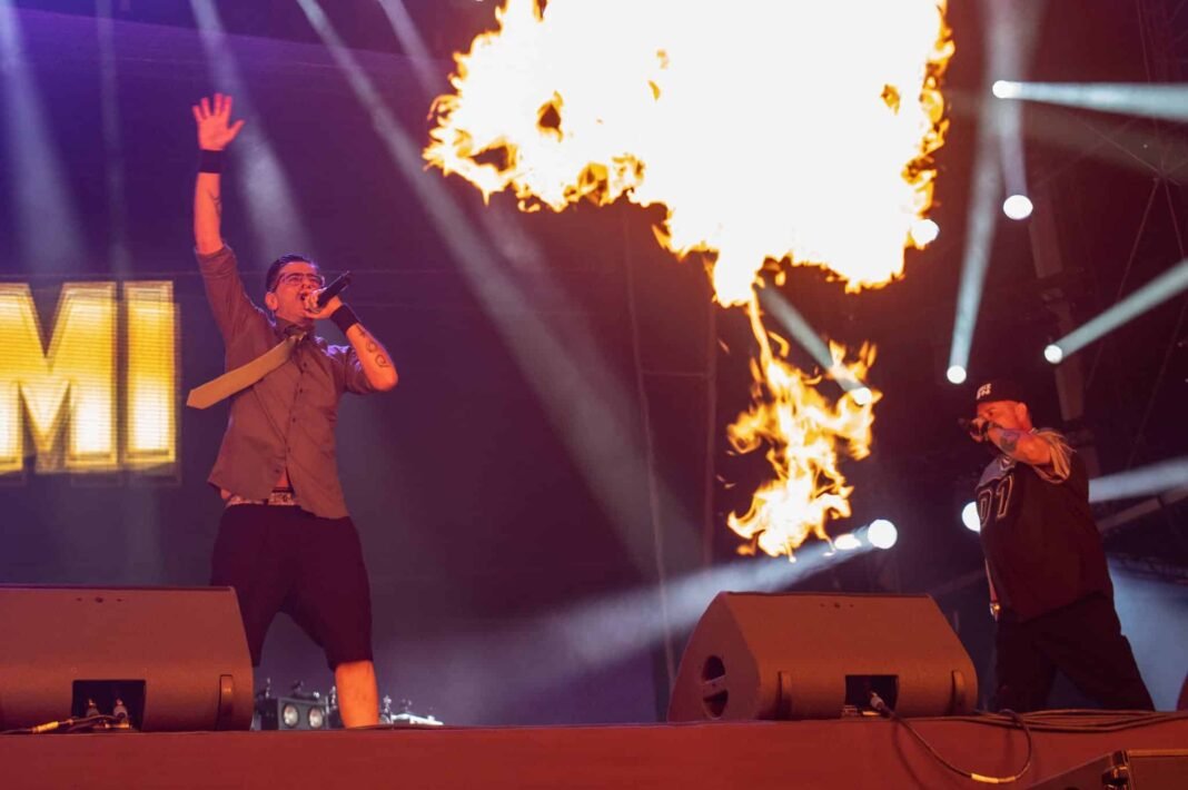 Greek Hip-Hop Legends Imiskoumbria Thrill Fans at 30-Year Reunion greek-hip-hop-legends-imiskoumbria-thrill-fans-at-30-year-reunion