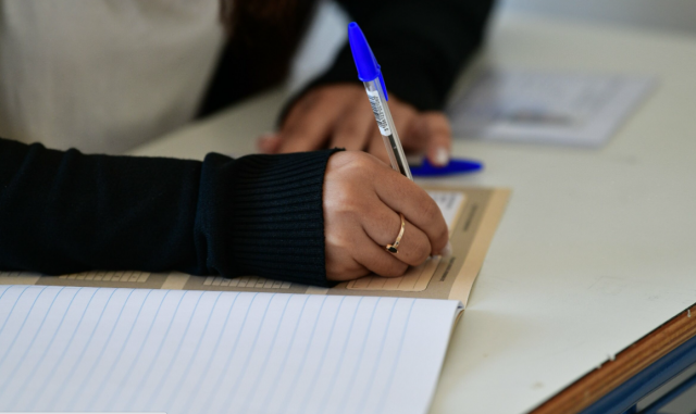 Καταγγελίες για άριστη βαθμολόγηση σε λάθος θέματα των Πανελλαδικών που δόθηκαν σε ΕΠΑΛ, αντιδρούν οι γονείς Καταγγελίες-για-άριστη-βαθμολόγηση-σε-λάθος-θέματα-των-Πανελλαδικών-που-δόθηκαν-σε-ΕΠΑΛ,-αντιδρούν-οι-γονείς