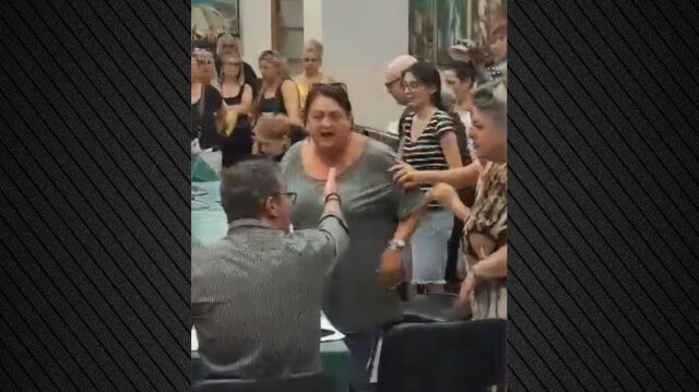 Ένταση-στη-συνεδρίαση-της-Δημοτικής-Επιτροπής-Αμαρουσίου-για-τις-προσλήψεις-στην-σχολική-καθαριότητα,-δείτε-βίντεο