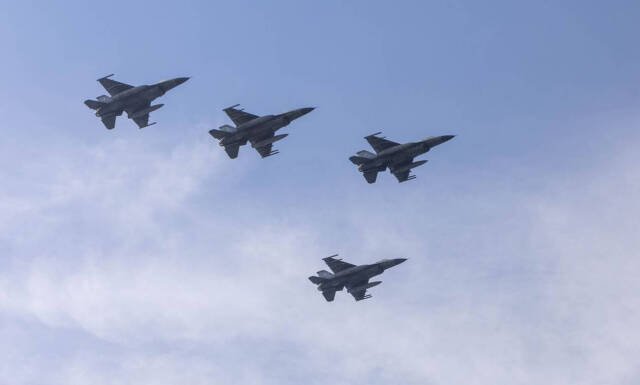 Πολεμική Αεροπορία: Διελεύσεις αεροσκαφών πάνω από την Αττική λόγω ορκωμοσίας στη ΣΜΥΑ Πολεμική-Αεροπορία:-Διελεύσεις-αεροσκαφών-πάνω-από-την-Αττική-λόγω-ορκωμοσίας-στη-ΣΜΥΑ