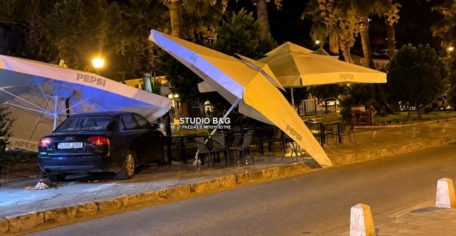Αυτοκίνητο ανέβηκε στο πεζοδρόμιο και έπεσε σε τραπεζοκαθίσματα εστιατορίου στο Ναύπλιο Αυτοκίνητο-ανέβηκε-στο-πεζοδρόμιο-και-έπεσε-σε-τραπεζοκαθίσματα-εστιατορίου-στο-Ναύπλιο