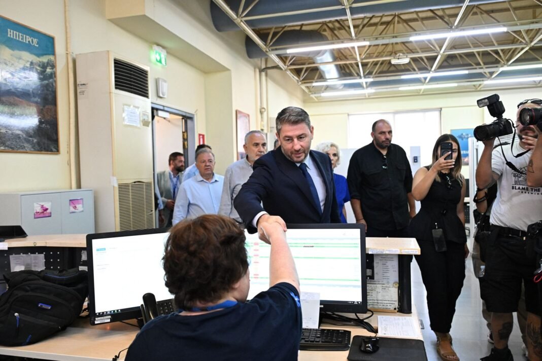 Στο ΕΚΑΒ ο Νίκος Ανδρουλάκης: «Δεν θα επιτρέψουμε το υπουργείο Υγείας να μετατραπεί σε υπουργείο Προπαγάνδας του Άδωνι Γεωργιάδη» Στο-ΕΚΑΒ-ο-Νίκος-Ανδρουλάκης:-«Δεν-θα-επιτρέψουμε-το-υπουργείο-Υγείας-να-μετατραπεί-σε-υπουργείο-Προπαγάνδας-του-Άδωνι-Γεωργιάδη»