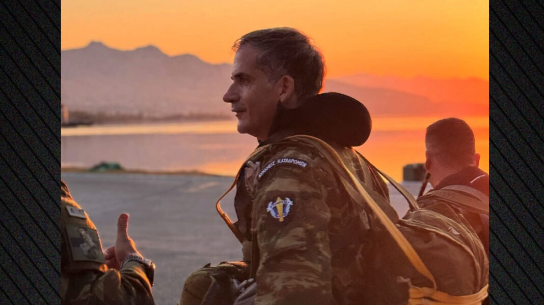 Επανεκπαιδεύτηκε ως έφεδρος αλεξιπτωτιστής και πραγματοποίησε δύο άλματα ο Μπακογιάννης, «τιμή η κλήση, καθήκον η ανταπόκριση» είπε Επανεκπαιδεύτηκε-ως-έφεδρος-αλεξιπτωτιστής-και-πραγματοποίησε-δύο-άλματα-ο-Μπακογιάννης,-«τιμή-η-κλήση,-καθήκον-η-ανταπόκριση»-είπε