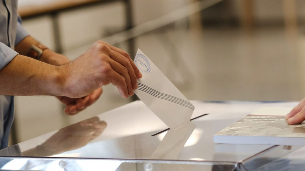 MRB: Πρώτη με 29% η ΝΔ, δεύτερη η ΕΛΑΣ με 17,6%, τρίτο με 11,1% και τρεις μονάδες πτώση το ΠΑΣΟΚ MRB: Πρώτη με 29% η ΝΔ, δεύτερη η ΕΛΑΣ με 17,6%, τρίτο με 11,1% και τρεις μονάδες πτώση το ΠΑΣΟΚ