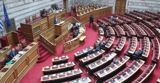 Αντίθετοι με το ασυμβίβαστο βουλευτή και υπουργού τέσσερις βουλευτές της ΝΔ Αντίθετοι-με-το-ασυμβίβαστο-βουλευτή-και-υπουργού-τέσσερις-βουλευτές-της-ΝΔ