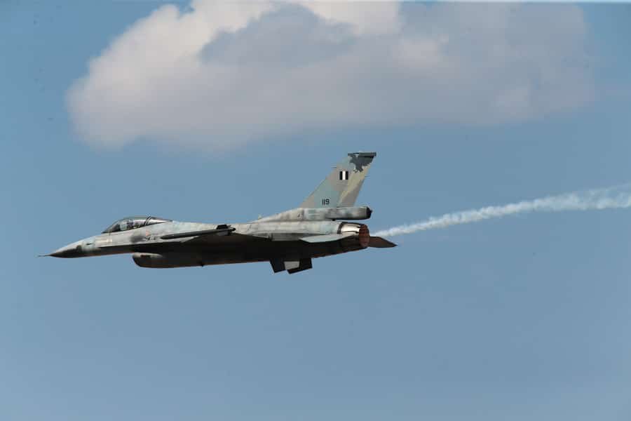 Greek F-16 Bursts Into Flames After Dramatic Emergency Landing in Zakynthos greek-f-16-bursts-into-flames-after-dramatic-emergency-landing-in-zakynthos