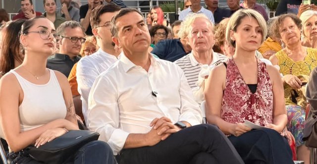 Τσίπρας:-Θα-στείλω-λουλούδια-στον-Άδωνι,-κάθε-φορά-που-μας-βρίζει,-ανεβαίνουμε-στις-δημοσκοπήσεις,-δείτε-βίντεο-–-Η-απάντηση-Γεωργιάδη