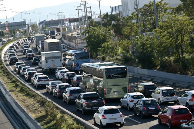 Μποτιλιάρισμα-σε-κεντρικούς-δρόμους-της-Αθήνας,-καθυστερήσεις-σε-Ποσειδώνος,-Κηφισό,-Κηφισίας,-Αττική-Οδό