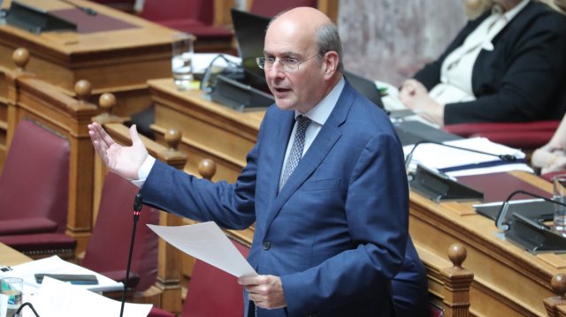 Χατζηδάκης:-Η-κυβέρνηση-παρεμβαίνει-έγκαιρα-για-τη-μείωση-των-τιμών-των-καυσίμων