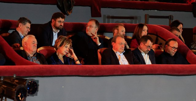 Από τον εξώστη… άστεγοι: Tα ορφανά του Αλέξη Τσίπρα και η κατεδάφιση του ΣΥΡΙΖΑ Από-τον-εξώστη…-άστεγοι:-tα-ορφανά-του-Αλέξη-Τσίπρα-και-η-κατεδάφιση-του-ΣΥΡΙΖΑ