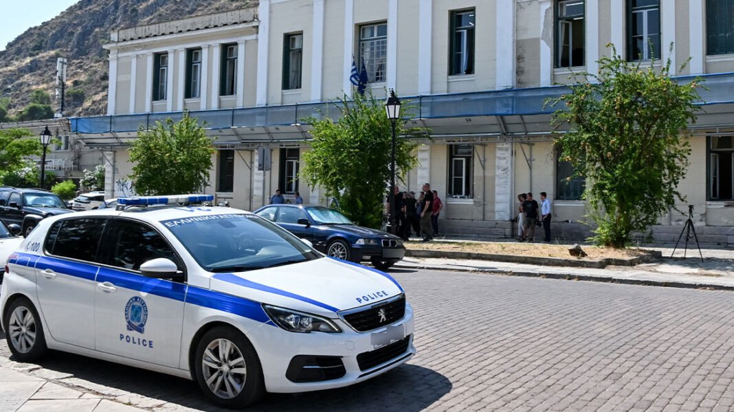 Πέθανε ο 20χρονος που πυροβόλησαν οι αστυνομικοί στο Άργος: Προηγουμένως είχαν κριθεί προφυλακιστέοι Πέθανε-ο-20χρονος-που-πυροβόλησαν-οι-αστυνομικοί-στο-Άργος:-Προηγουμένως-είχαν-κριθεί-προφυλακιστέοι
