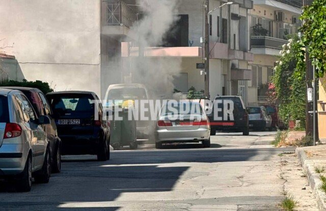 Αυτοκίνητο στον Βόλο έπιασε φωτιά, σώθηκε ο οδηγός τελευταία στιγμή, δείτε βίντεο Αυτοκίνητο-στον-Βόλο-έπιασε-φωτιά,-σώθηκε-ο-οδηγός-τελευταία-στιγμή,-δείτε-βίντεο