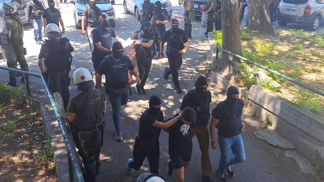 Διώξη για ανθρωποκτονία από ενδεχόμενο δόλο στους τρεις συλληφθέντες για το τρομοκρατικό χτύπημα με θύμα τη Βάγια Νέστορα Διώξη-για-ανθρωποκτονία-από-ενδεχόμενο-δόλο-στους-τρεις-συλληφθέντες-για-το-τρομοκρατικό-χτύπημα-με-θύμα-τη-Βάγια-Νέστορα