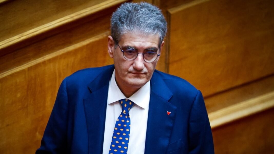 Επιμένει στις καταγγελίες για προπηλακισμούς στην Κουμουνδούρου ο εκπρόσωπος τύπου του ΣΥΡΙΖΑ: Αριστερά και βία δεν πάνε μαζί Επιμένει στις καταγγελίες για προπηλακισμούς στην Κουμουνδούρου ο εκπρόσωπος τύπου του ΣΥΡΙΖΑ: Αριστερά και βία δεν πάνε μαζί