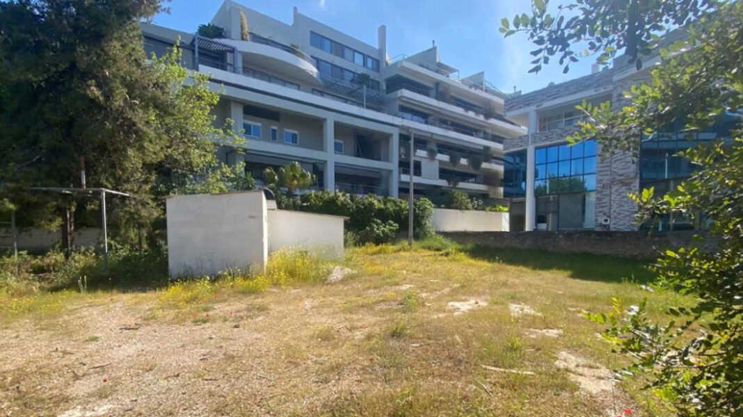 Νέο επεισόδιο για το οικόπεδο των €4 εκατ. στη Γλυφάδα: Τι απαντά το Ελληνικό Δημόσιο στον «μπαρμπά Κώστα» και τη διαθήκη της γιαγιάς Νέο-επεισόδιο-για-το-οικόπεδο-των-e4-εκατ.-στη-Γλυφάδα:-Τι-απαντά-το-Ελληνικό-Δημόσιο-στον-«μπαρμπά-Κώστα»-και-τη-διαθήκη-της-γιαγιάς