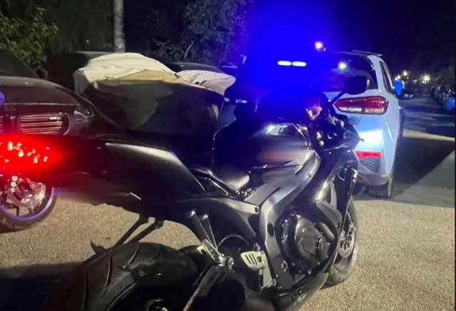 Σύλληψη 24χρονου στην Βάρκιζα για κόντρα με μηχανές τα ξημερώματα Σύλληψη-24χρονου-στην-Βάρκιζα-για-κόντρα-με-μηχανές-τα-ξημερώματα