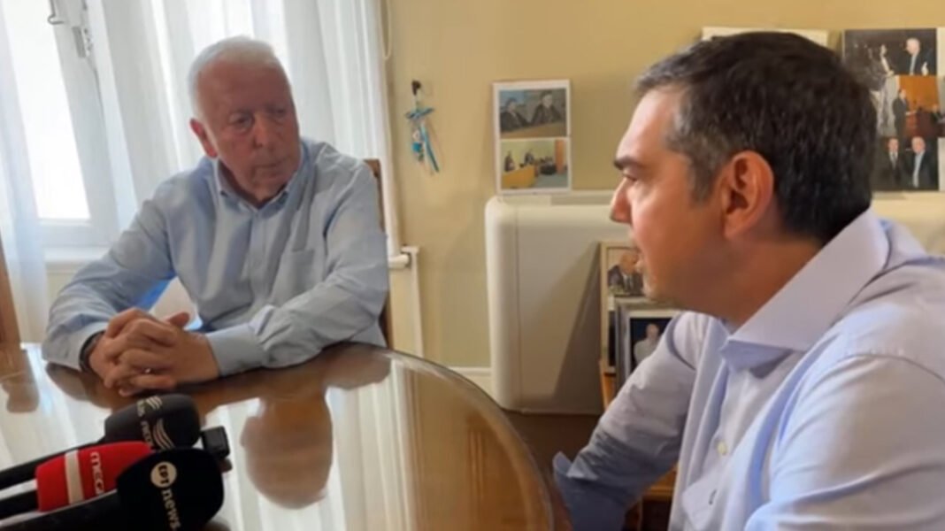 «Ξέρετε τον είχα καθηγητή»: Με τον Περιφερειάρχη Κώστα Μουτζούρη ξεκίνησε η επίσκεψη του Τσίπρα στη Λέσβο «Ξέρετε τον είχα καθηγητή»: Με τον Περιφερειάρχη Κώστα Μουτζούρη ξεκίνησε η επίσκεψη του Τσίπρα στη Λέσβο
