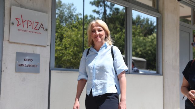 Ξεκίνησε-η-Πολιτική-Γραμματεια-του-ΣΥΡΙΖΑ:-Επιμένει-στο-δημοψήφισμα-η-Νεολαία,-παραιτήθηκε-η-αναπληρώτρια-γραμματέας-Αναστασία-Σαπουνά