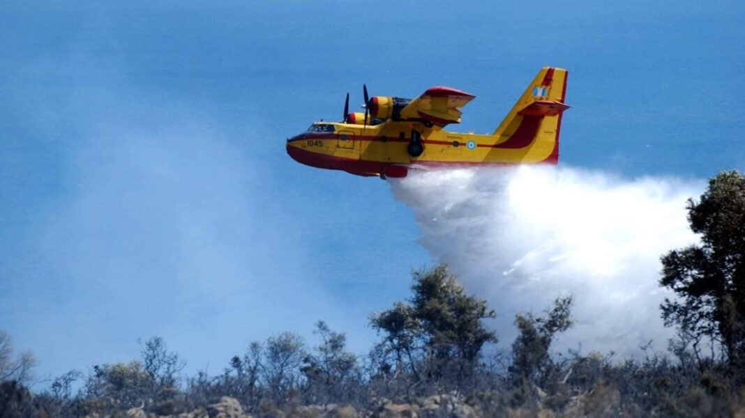 Φωτιά τώρα στον Ταρσό Λιβαδειάς, 4 εναέρια στην μάχη Φωτιά-τώρα-στον-Ταρσό-Λιβαδειάς,-4-εναέρια-στην-μάχη