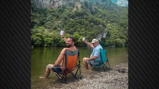 Οι-βουτιές-του-Ηλία-Βρεττού-σε-ποτάμι-με-τη-σύζυγό-του-και-τον-πατέρα-της:-Ο-πεθερός-που-θα-ήθελαν-όλοι,-έγραψε