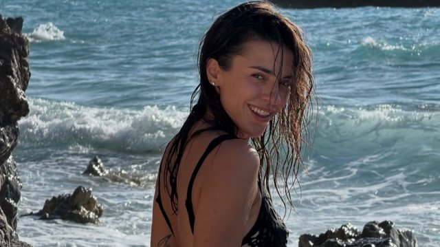 Η Κάτια Ταραμπάνκο φωτογραφίζεται με μαύρο μπικίνι σε παραλία της Λευκάδας Η-Κάτια-Ταραμπάνκο-φωτογραφίζεται-με-μαύρο-μπικίνι-σε-παραλία-της-Λευκάδας