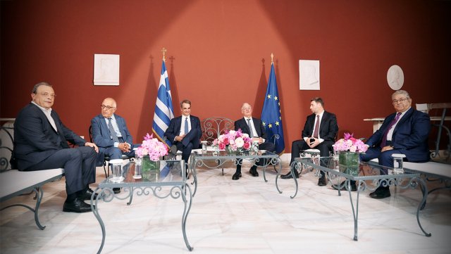 «Πυρετός»-για-τη-δεξίωση-για-την-Αποκατάσταση-της-Δημοκρατίας:-Ποιοι-πάνε-και-ποιοι-όχι