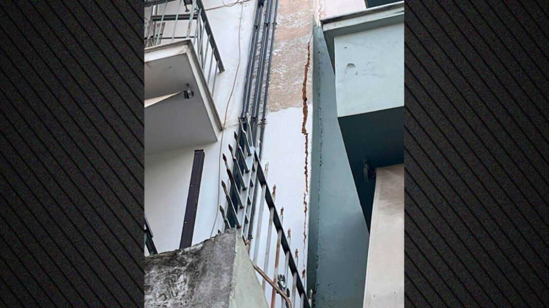 Ρωγμές και καθιζήσεις σε πολυκατοικίες στην Κυψέλη λόγω του μετροπόντικα για τη Γραμμή 4 του Μετρό Ρωγμές-και-καθιζήσεις-σε-πολυκατοικίες-στην-Κυψέλη-λόγω-του-μετροπόντικα-για-τη-Γραμμή-4-του-Μετρό