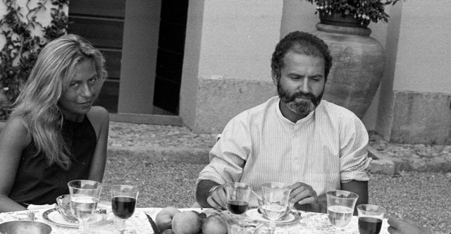 Είκοσι-εννέα-χρόνια-από-τη-δολοφονία-του-Τζιάνι-Βερσάτσε:-Οι-αναμνήσεις-που-μοιραστήκαμε-θα-ζουν-για-πάντα,-γράφει-η-Ντονατέλα