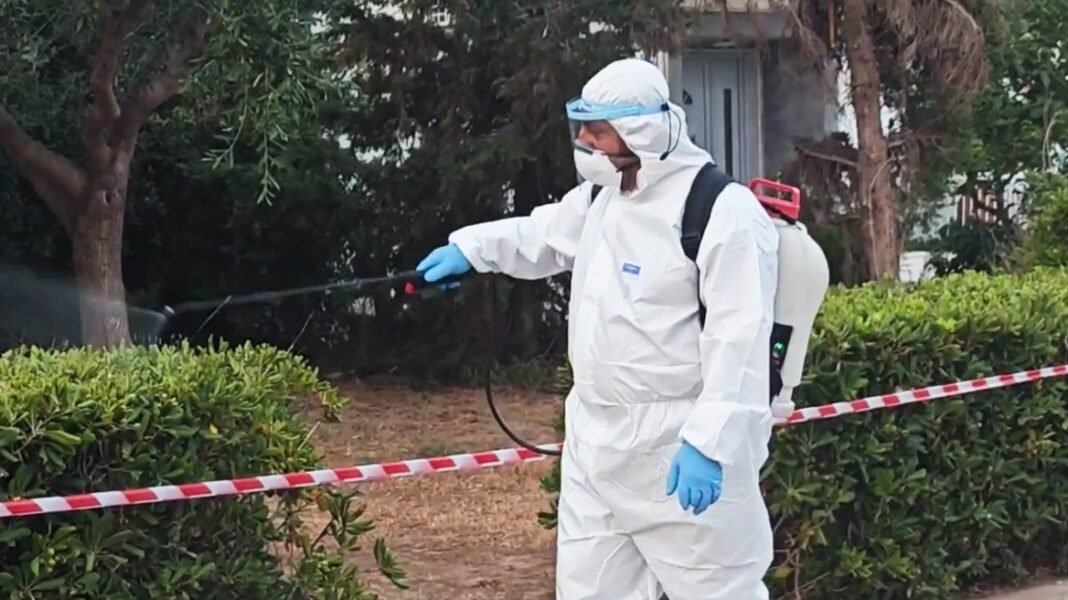 Γλυφάδα:-Προληπτικοί-ψεκασμοί-μετά-από-επιβεβαιωμένο-κρούσμα-του-ιού-του-Δυτικού-Νείλου,-δείτε-βίντεο