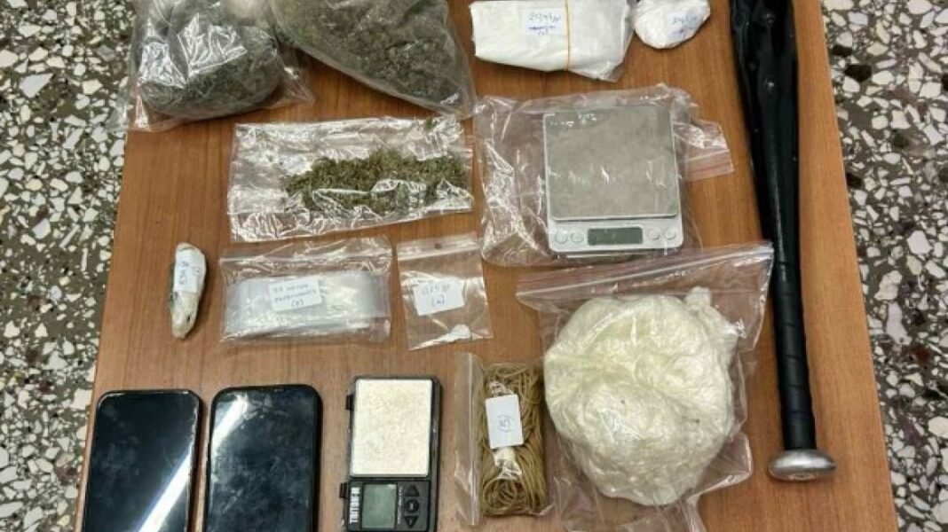 Πάρος: 23χρονος δεν σταμάτησε σε έλεγχο και εμβόλισε μηχανή αστυνομικού, δύο συλλήψεις Πάρος:-23χρονος-δεν-σταμάτησε-σε-έλεγχο-και-εμβόλισε-μηχανή-αστυνομικού,-δύο-συλλήψεις