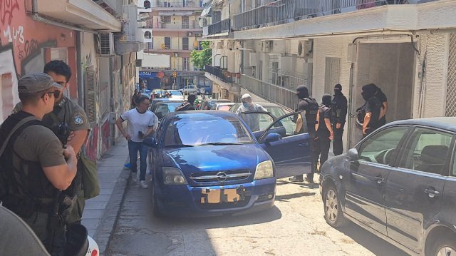 Φύλλο και φτερό το σπίτι του 25χρονου που συνελήφθη για τη δολοφονία της Βάγιας Νέστορα, αποχώρησε η Αντιτρομοκρατική Φύλλο-και-φτερό-το-σπίτι-του-25χρονου-που-συνελήφθη-για-τη-δολοφονία-της-Βάγιας-Νέστορα,-αποχώρησε-η-Αντιτρομοκρατική