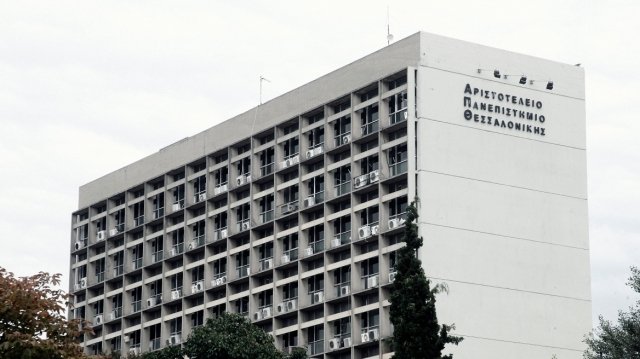 Επεισόδια στην ορκωμοσία του ΑΠΘ, συγγενείς απόφοιτων δεν μπόρεσαν να μπουν επειδή δεν είχαν πρόσκληση – Τι λέει ο αντιπρύτανης στο protothema Επεισόδια-στην-ορκωμοσία-του-ΑΠΘ,-συγγενείς-απόφοιτων-δεν-μπόρεσαν-να-μπουν-επειδή-δεν-είχαν-πρόσκληση-–-Τι-λέει-ο-αντιπρύτανης-στο-protothema