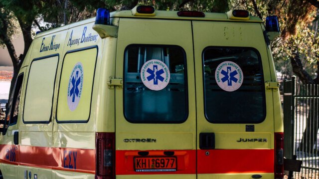 Άτομο-χωρίς-τις-αισθήσεις-του-σε-ατύχημα-σε-γκαράζ-στο-κέντρο-της-Αθήνας