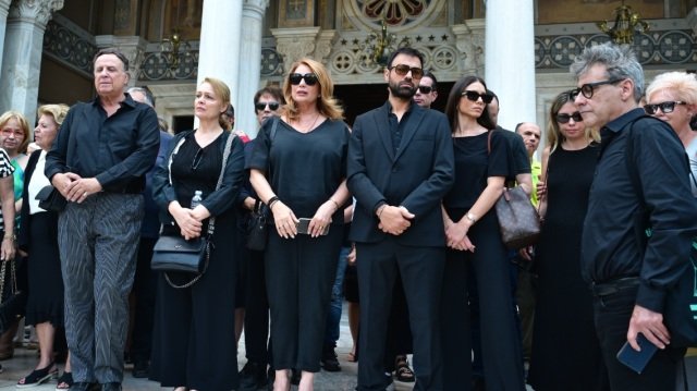 Το-τελευταίο-χειροκρότημα-στη-Μάρω-Κοντού-και-οι-συγκινητικοί-επικήδειοι:-«Ο-Θεός-δημιούργησε-ένα-πλάσμα-αιθέριο,-ελεύθερο-και-μαχητικό»