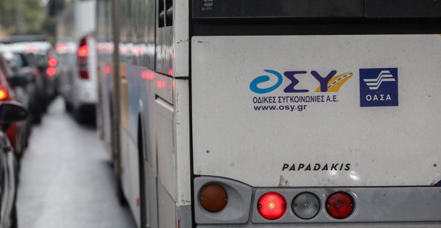 Λεωφορείο-συγκρούστηκε-με-τρόλεϊ-στην-Πανεπιστημίου,-4-ελαφρά-τραυματίες