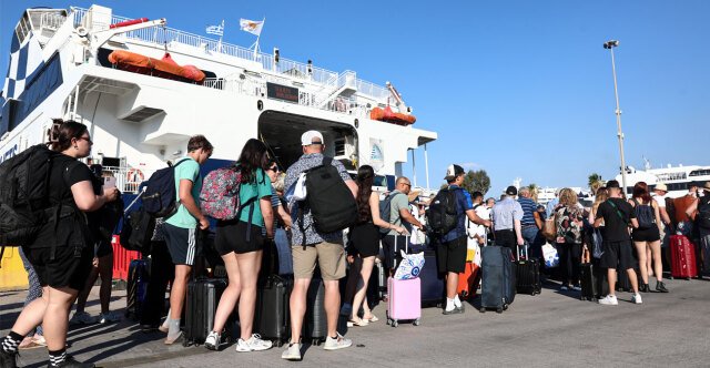 Η πρώτη μεγάλη έξοδος του καλοκαιριού: Πάνω από 101.000 επιβάτες και 243 αναχωρήσεις πλοίων το τριήμερο από Πειραιά, Ραφήνα και Λαύριο Η-πρώτη-μεγάλη-έξοδος-του-καλοκαιριού:-Πάνω-από-101.000-επιβάτες-και-243-αναχωρήσεις-πλοίων-το-τριήμερο-από-Πειραιά,-Ραφήνα-και-Λαύριο