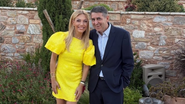 Η εμφάνιση της Τίνας Μεσσαροπούλου με τον Γιώργο Μυλωνάκη σε γάμο, δείτε φωτογραφίες Η-εμφάνιση-της-Τίνας-Μεσσαροπούλου-με-τον-Γιώργο-Μυλωνάκη-σε-γάμο,-δείτε-φωτογραφίες