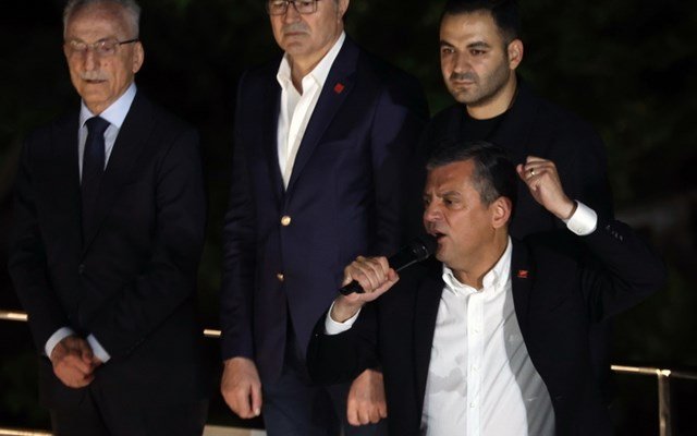 chp-με-δύο-αρχηγούς:-Μετωπική-Κιλιτσντάρογλου-–-Οζέλ-και-σενάρια-νέου-κόμματος