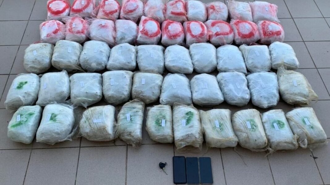 Φλώρινα: Συνελήφθη 68χρονος με πάνω από 55 κιλά κάνναβης σε ΙΧ αυτοκίνητο Φλώρινα:-Συνελήφθη-68χρονος-με-πάνω-από-55-κιλά-κάνναβης-σε-ΙΧ-αυτοκίνητο