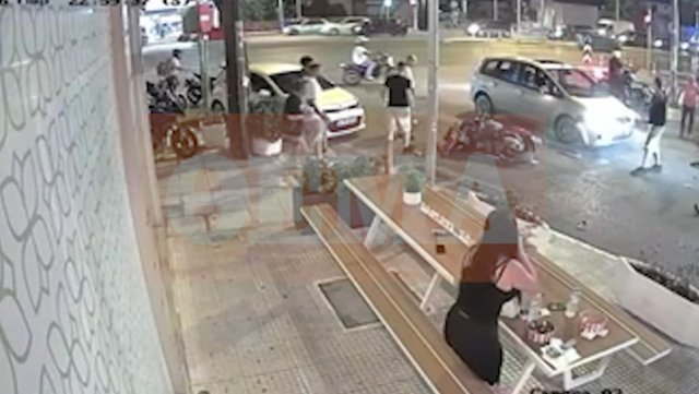 Βίντεο από το τρομακτικό τροχαίο στη Θεσσαλονίκη: Η στιγμή της σφοδρής σύγκρουσης με θύμα 23χρονο οδηγό μοτοσικλέτας Βίντεο-από-το-τρομακτικό-τροχαίο-στη-Θεσσαλονίκη:-Η-στιγμή-της-σφοδρής-σύγκρουσης-με-θύμα-23χρονο-οδηγό-μοτοσικλέτας
